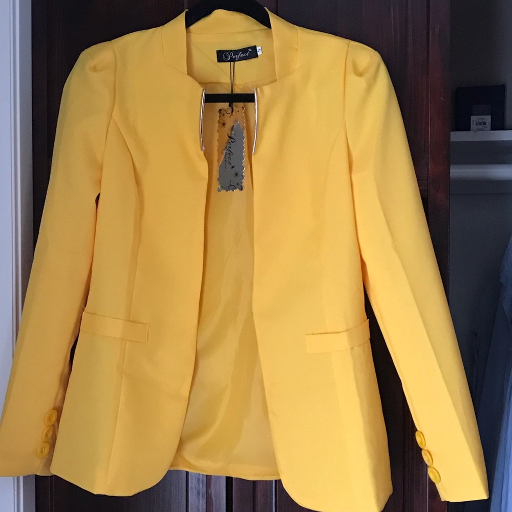 Beautiful yellow blazer